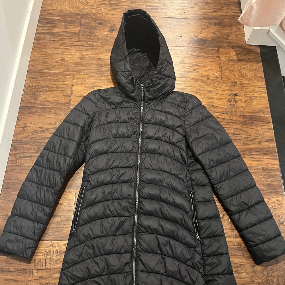 GAP women lightweight long hooded black puffer size small